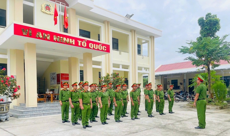 Công an xã Hàm Thạnh tổ chức tập huấn điều lệnh, quân sự, võ thuật năm 2025